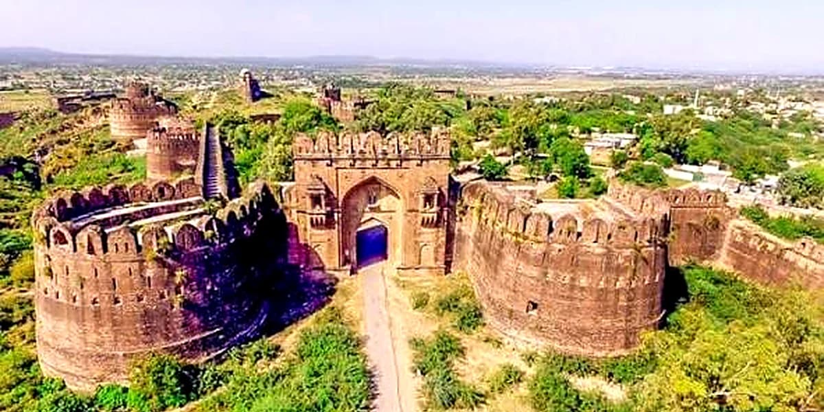 Fort Abbas — landmark for Bin Sadiq Construction